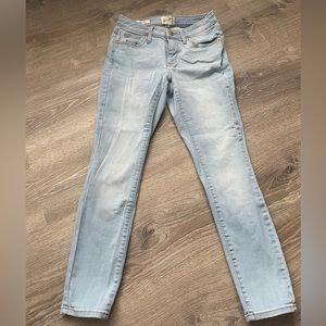 Universal Threads Mid Rise Skinny Jeans 2/26S